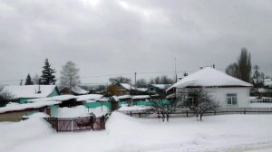 Вид из окна поезда зимой. Под стук колес по железной дороге.