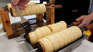 Знаменитая уличная еда Восточной Европы! Готовим хлеб с печкой (TRDLO) в корейском кафе