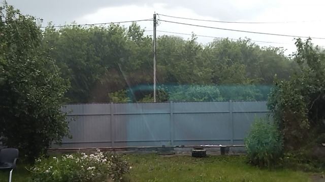 Дождь идёт и как-то грустно стало. Лето убежало, осень прискакала 🍁