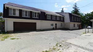 Двухэтажное здание