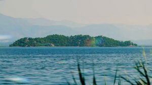 Остров... Стихи - Ольга Российская…Музыка и исполнение - нейросеть