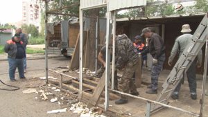 В Большом Серпухове проходит демонтаж незаконных торговых объектов