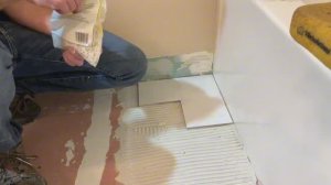 Как уложить плитку своими руками. Ремонт ванной комнаты своим руками, затирка швов