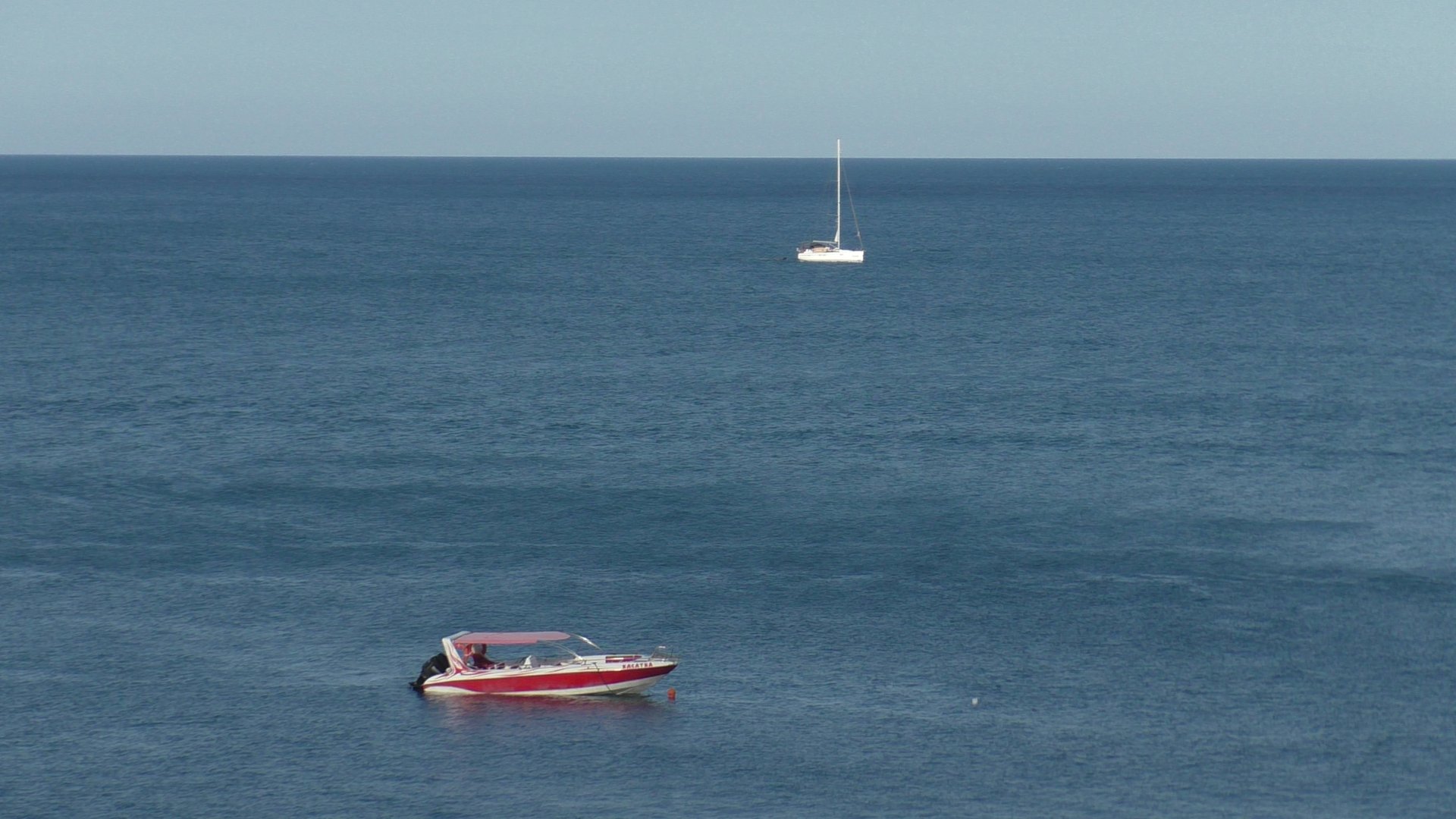 Крым. Алушта. Утес. Взгляд из моего номера  отеля Орион на море. На море приезжают и с собаками.