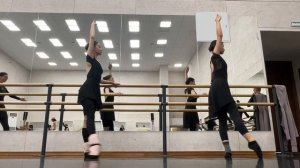04-09-2025классический танец-упражнения у палки-АЛЬФИЯ И ГУЗЕЛЬ