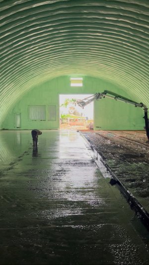 Бетонный пол для магазина розничной торговли .