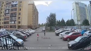 и это он ещё не ехал, а как отлетел ребенок, а самокат😱