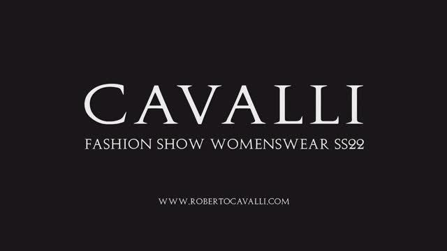 Показ коллекции Roberto Cavalli весна-лето 2022