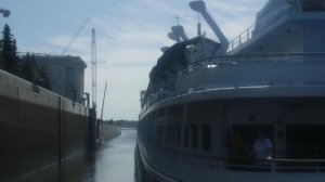 Открытие ворот шлюза нижнего бьефа Городецкого гидроузла