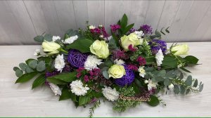 Настольная композиция из роз и хризантем