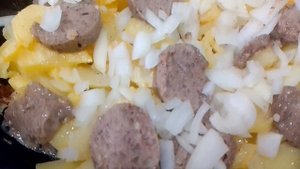 картошечка с печёночной колбаской, как раньше😋😋😋