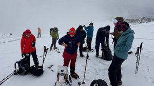 Группа Клуба 7 Вершин «Не Гипсоны» поднялась к Скалам Пастухова  до наступления непогоды