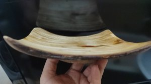 Прямоугольная фруктовая тарелка из камфорного лавра.