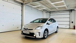 Toyota Prius, 2015 год