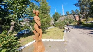 Сквер «Калевала» с галереей деревянных скульптур в городе Лахденпохья