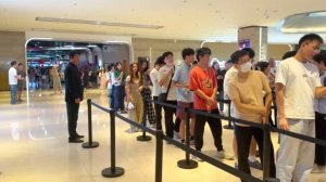 Зрители выстроились в очереди на премьере «Красного шелка» в Пекине