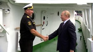 Путин на катере "Ураган" отправился к дальневосточному филиалу НЦ "Россия"
