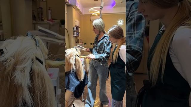 Кератиновое выпрямление без ошибок: скорость протяжки, толщина пряди и температура утюжка смотреть онлайн