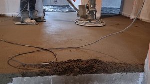Полусухая стяжка пола по адресу: поселение Марушкинское, коттеджный посёлок Акиньшино