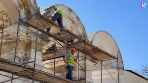 В Приморском парке приступили к ремонту арки