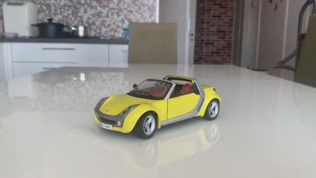 Обзор модели Smart Rodster в масштабе 1/18 от Bburago