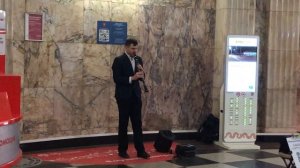 Мелодия из песни Елены Ваенги "Курю"... "Снова стою одна, снова курю, мама, снова..."