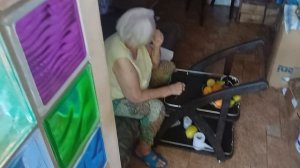 Мама ждёт, когда ей подадут завтрак 04.09.2025г.