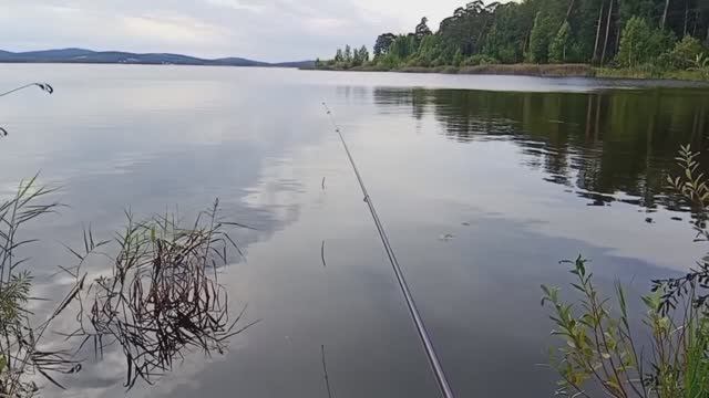 Исетское озеро .
Начало осени .