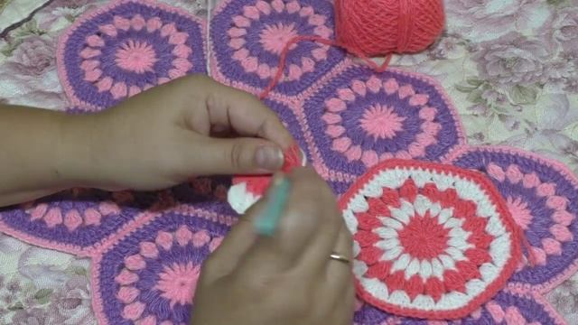 Вяжем из остатков пряжи. Красивый и простой  мотив крючком смотреть онлайн