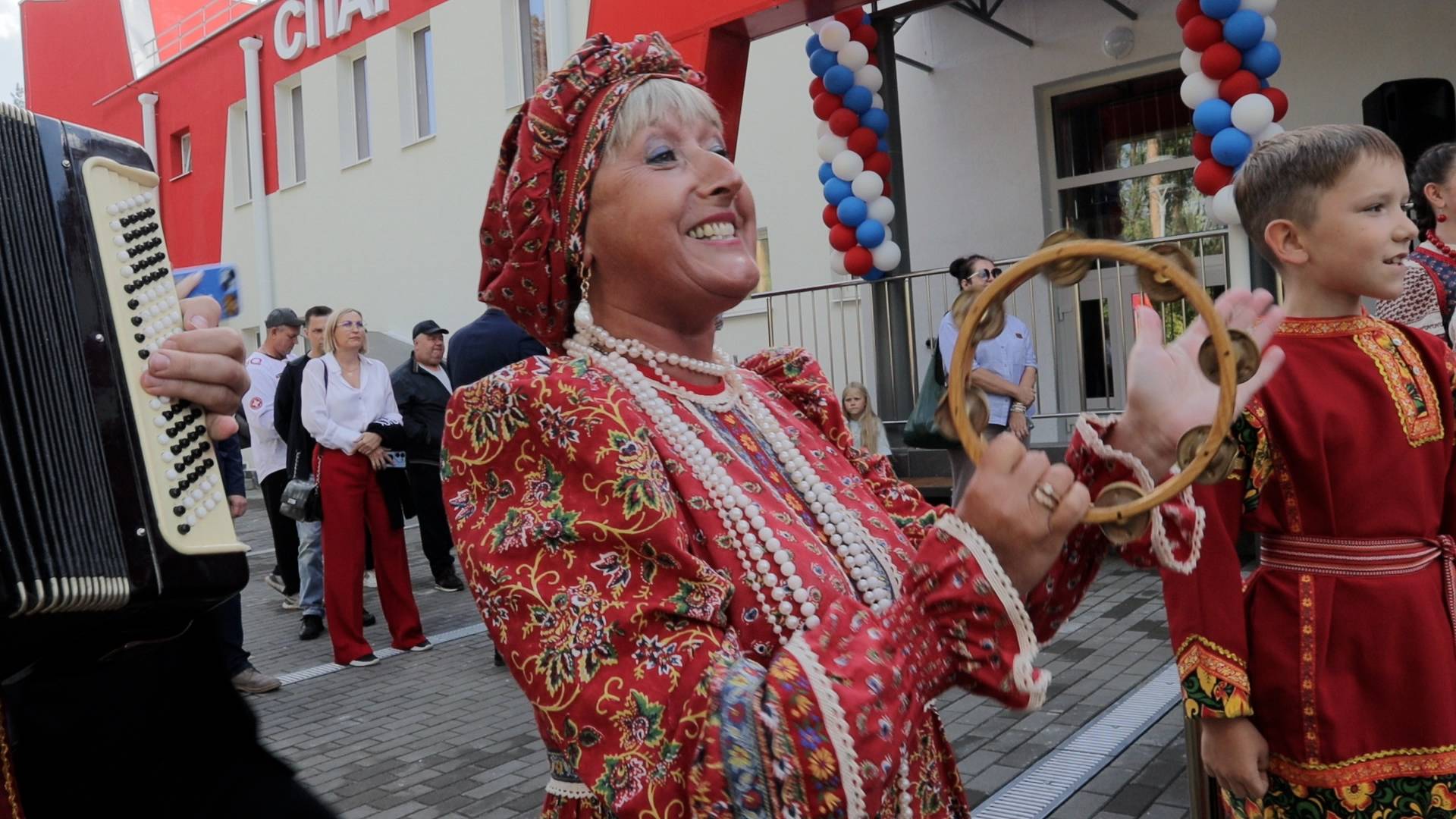 В Фокинском района Брянска торжественно открыт Дворец зимних видов спорта смотреть онлайн