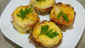 Стожки из фарша в духовке / Как приготовить стожки с сыром и помидорами в духовке - просто и вкусно
