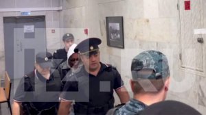 Актрису Аглаю Тарасову доставили в суд