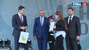 Юные, но уже почётные: портреты 26 школьников украсили Доску Почёта «Юные дарования города Ельца»