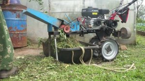 Измельчитель ботвы в работе