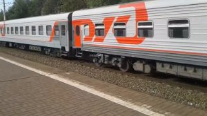 Электровоз ЧС7-007 с пассажирским поездом