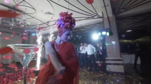 Оригинальный номер девушка в хрустальной чаше