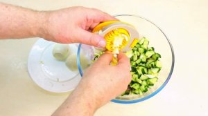 Салат из тунца  с огурцами и кукурузой!