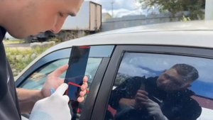 Видео установка 2Д дефлекторов / плоских ветровиков на Mazda 323 BJ седан / Мазда 323 седан