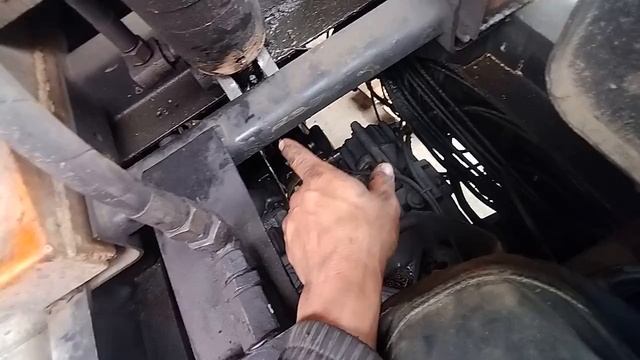 Как проверить уровень гидравлического масла на подъем кузова MAN TGA смотреть онлайн