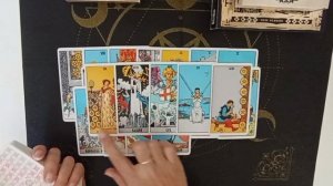 Кто к вам спешит?