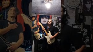 ВИКТОР ЦОЙ И ГРУППА КИНО НА ЭЛЕКТРОГИТАРЕ  #цой #shorts #music