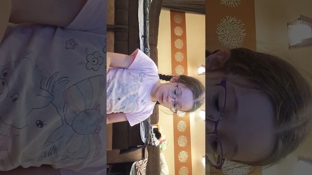 рассматриваю лабубу и к сожалению там его нет прослушки и камер=﹥