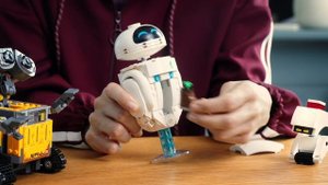 Lego по ВАЛЛ-И уже в продаже — можно поставить милейшего робота-мусорщика себе на полку.