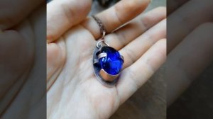 Медный кулон с синим стеклом