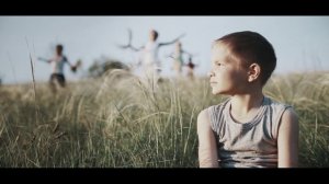 Драматичный ролик о лошадях и их наездниках.