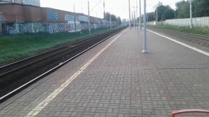 Электровоз ЭП2К с пассажирским поездом и электропоезд ЭД4М-0229