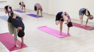 Занятие в группе Аштанга йога I Аштанга Йога студия КМВ