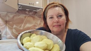 Жарю картошку! Получилась картошка с аппетитными поджарками!