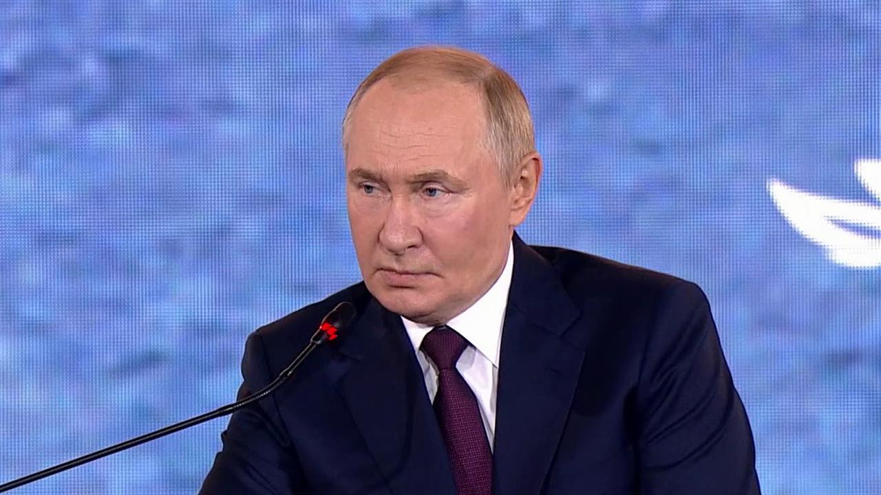 Владимир Путин выступил на Восточном экономическом форуме