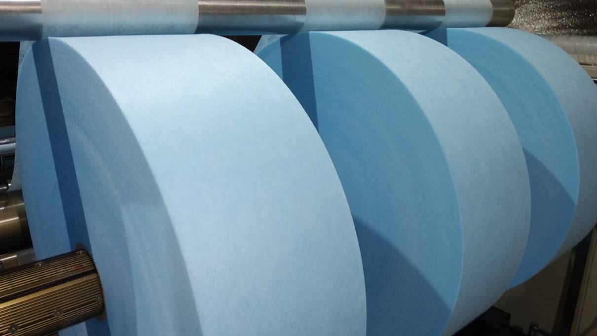 Резка рулонов спанбонда 8 ручьев